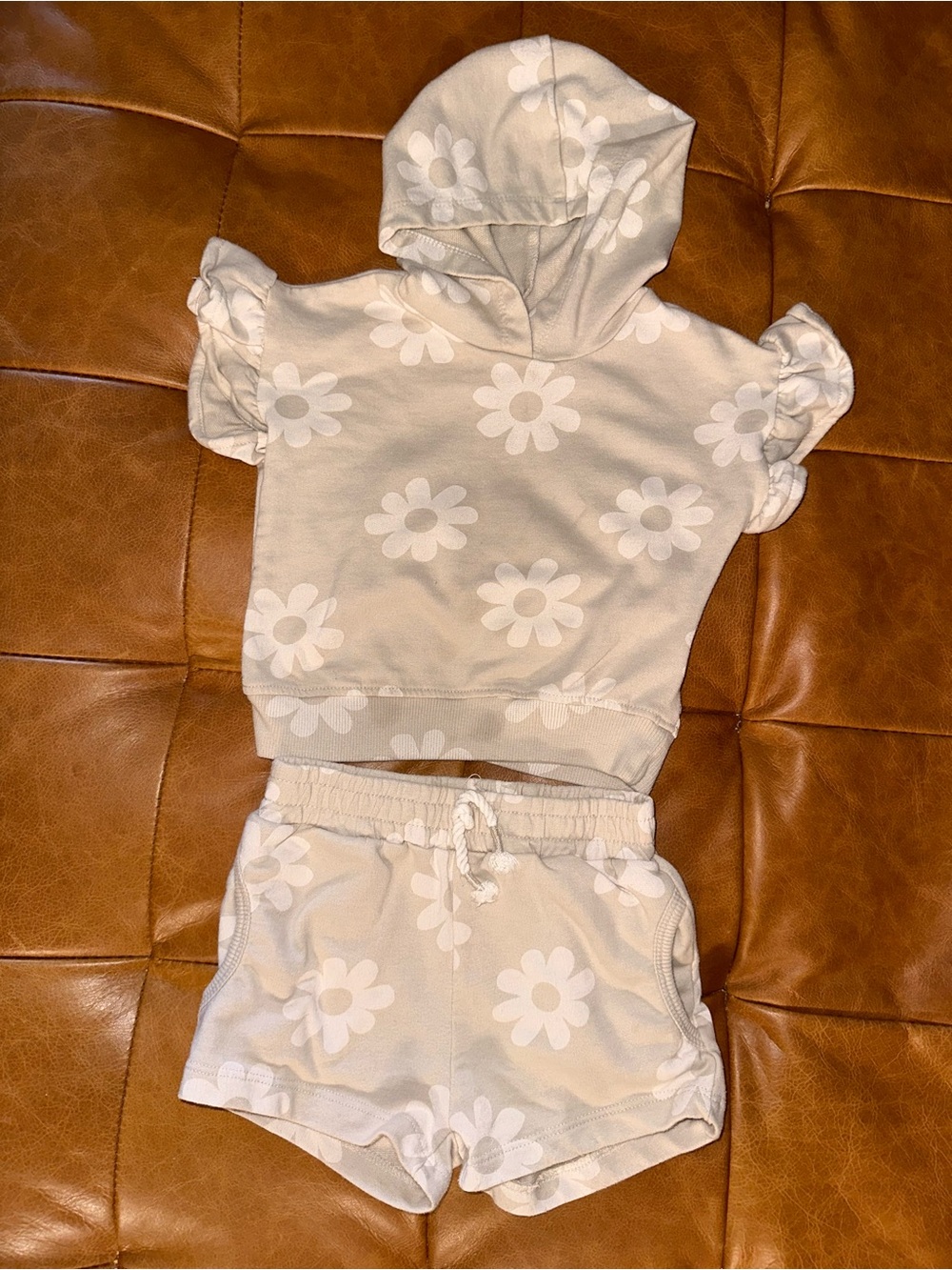 Jessica Simpson Cream Daisy Hooded Top & Shorts Set
